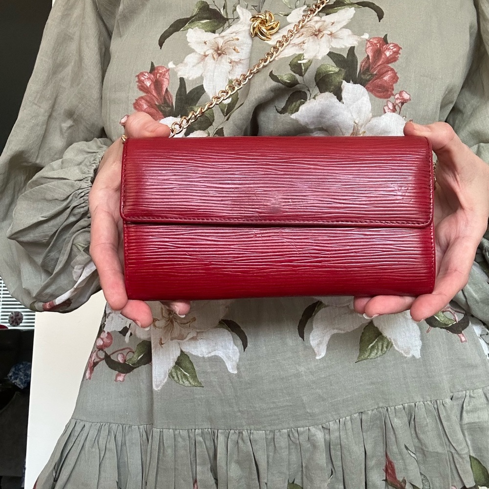 Louis Vuitton Sarah Long Wallet – Red Epi Leather | Refurbished & Authentic - Picture 3 of 11